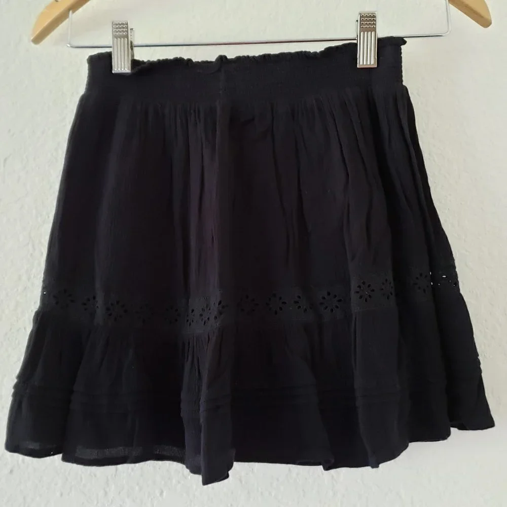 Gap Girls Black Skirt with Eyelet Trim and Elastic Waist - Size M